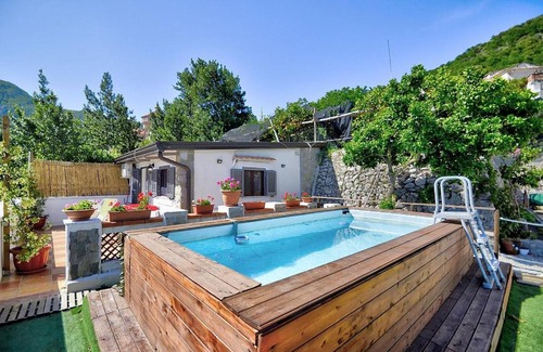 Pucara Villa | Pucara Villa Sleeps 3 with Pool and Air Con