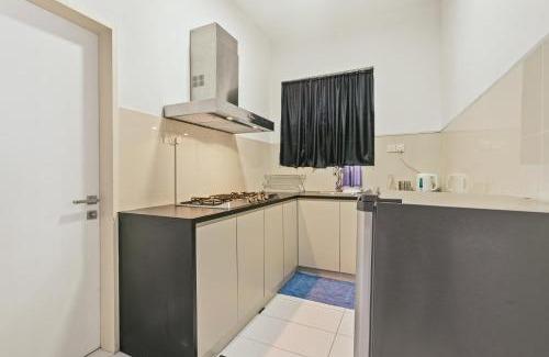 Bandar Puchong Jaya Apartment | Puchong Skypod Residence, 1-5 pax with Balcony Unit, Walking Distance to IOI Mall, 10min Drive to Sunway