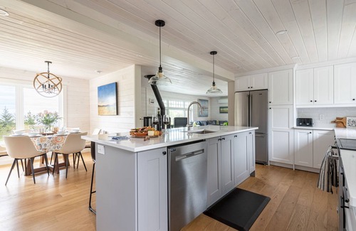 Queens House | Puddin’ Pan - Ocean Front Cottage w Beach Access