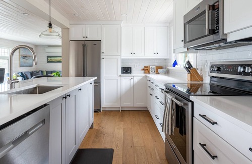 Queens House | Puddin’ Pan - Ocean Front Cottage w Beach Access