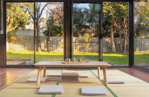 Glen Waverley House | Puddings Tranquil Sunroom Retreat in Glen Waverley