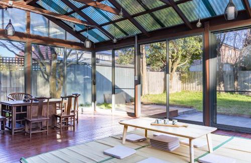 Glen Waverley House | Puddings Tranquil Sunroom Retreat in Glen Waverley