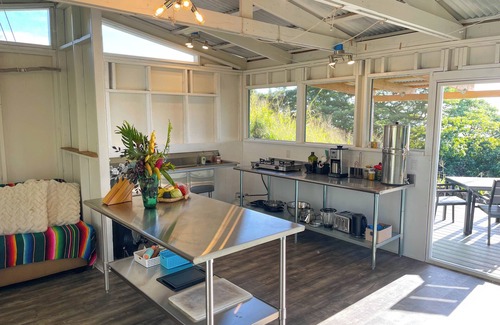 Kealakekua Cabin | Pueo Cabin with Shared Bath and Common House