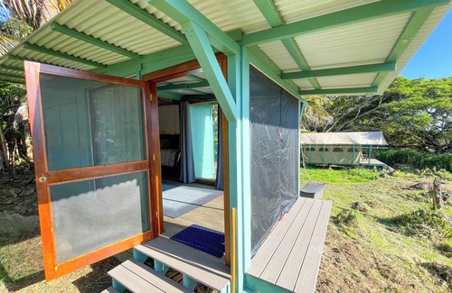 Kealakekua Cabin | Pueo Cabin with Shared Bath and Common House
