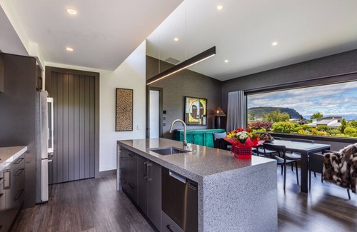 Kinloch House | Pukeko Paradise - A Kinloch Retreat