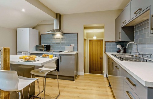 Marsden Apartment | Pule Hill Apartment - Canal View