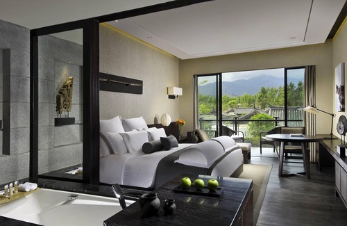 Shuhe Old Town Resort | Pullman Lijiang Resort and Spa