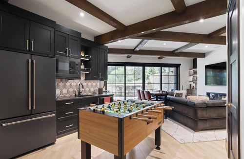 Peak 8 House | Pure Luxury - TRUE Ski-in/Ski-out Mountain Retreat in New, Immaculate Condition