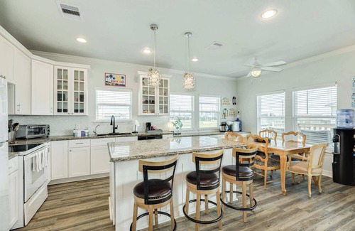San Luis Beach House | Purple Paradise Beachy Fun, Bay Beach Views!