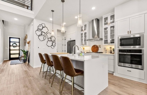 Buda House | Purple Prairie Retreat Pool, Patio, & BBQ 20 min to ACL