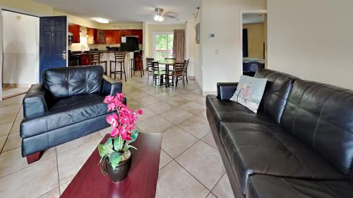 Put-in-Bay House | Put-in-Bay Poolview Condo #7