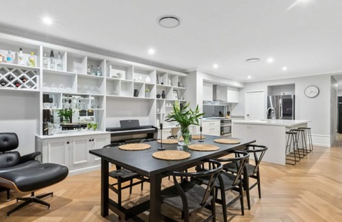 Kingscliff House | Putt Putt - Pool Slide - 100m to Beach - Ultimate Family Entertainer