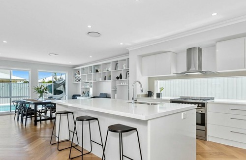 Kingscliff House | Putt Putt - Pool Slide - 100m to Beach - Ultimate Family Entertainer
