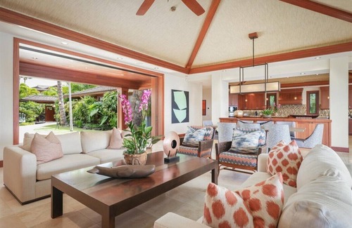 Kaupulehu House | Pu’ukole 28 – Deluxe Ocean View | Onsite Staff & Daily Housekeeping