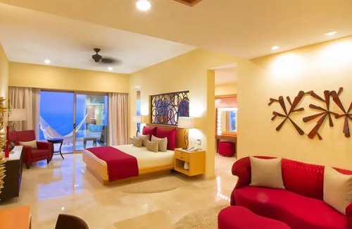 Mismaloya Hotel | ✩ PV Getaway ✩ Studio w/King Bed & Balcony Views ✩