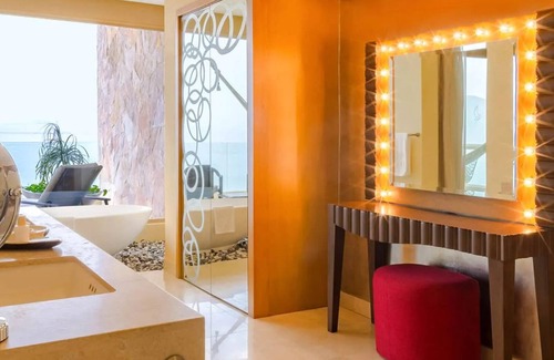 Mismaloya Hotel | ✩ PV Getaway ✩ Studio w/King Bed & Balcony Views ✩