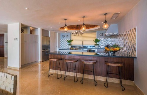 Emiliano Zapata Apartment | PVSR 104 · Poolside Terrace Great Beachfront Gem!