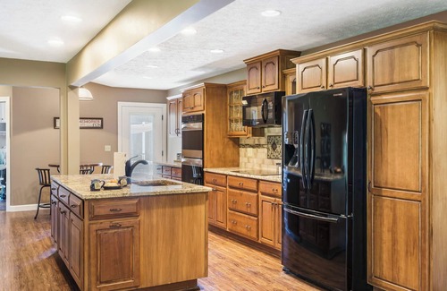 Branson House | Pvt Outdoor Pool, HotTub & Yard! Near Branson Shows, Games & Ball Fields - Free Daily Tickets!