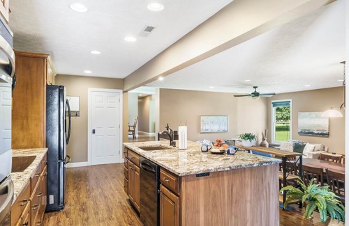 Branson House | Pvt Outdoor Pool, HotTub & Yard! Near Branson Shows, Games & Ball Fields - Free Daily Tickets!
