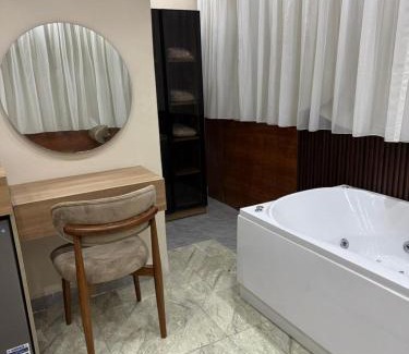 Kafrat al Jabal Hotel | pyramids palace view