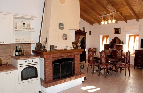 Kardamyli Apartment | Pyrgos Fassea Kardamyli Tower: A Luxury historical towerhouse.