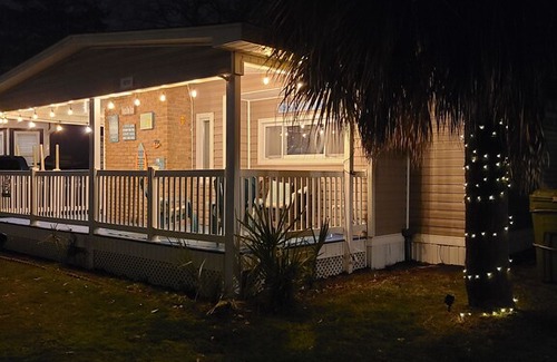 Myrtle Beach House | Q10 Seaglass Cottage: Pet Friendly, Complementary golf cart