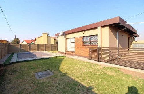 Emfuleni Apartment | Qhephulitshe