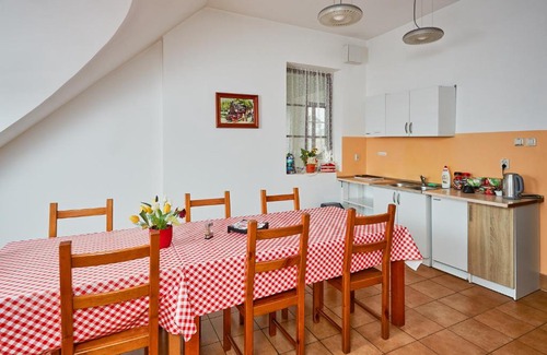 Nowy Dwor Mazowiecki Hostel | Quadrans Hostel and Caffee na dworcu kolejowym Modlin 7 min jazdy lotniskowym autobusem wahadłowym