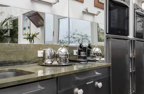 Les Iles Apartment | QUAI DE BOURBON-LIVE THE ISLAND LIFE ON MAGICAL ILE ST LOUIS