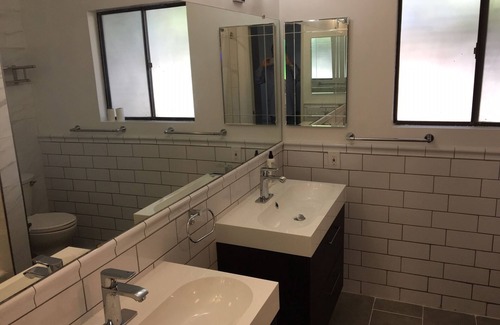 Greenacres House | Quail Park Pool House Close to all in Bakersfield