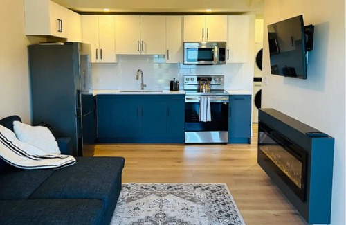Juan de Fuca Electoral Area House | Quail Peak Suites (B)