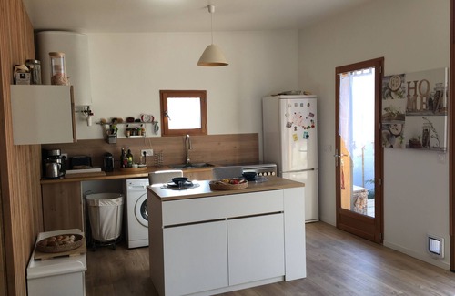 La Ciotat Ski Chalet | Quaint 1-bedroom chalet in La Ciotat with 2 friendly cats .Chalet Gay friendly