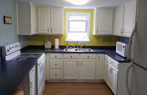 Sister Lakes House | Quaint and Roomy Cottage On Beautiful Dewey Lake!!