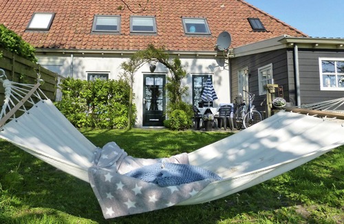Egmond aan den Hoef Apartment | Quaint Apartment in Egmond aan den Hoef near the Sea