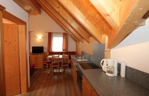 Huben Apartment | Quaint Apartment in Längenfeld