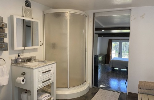 Taku - Campbell House | Quaint apartment steps from Campbell Creek Trail