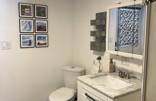 Taku - Campbell House | Quaint apartment steps from Campbell Creek Trail