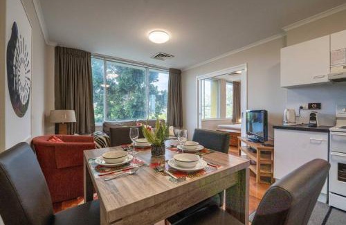 Auchenflower Apartment | Quaint Auchenflower 1B1B Apt w Parking Close to UQ M5