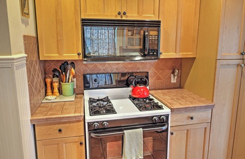 North Loop House | Quaint Austin Home w/Yard ~ 5 Mi to Downtown!