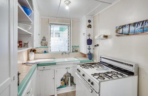 Avalon House | Quaint Avalon Cottage Less Than Half-Mi to Beaches!