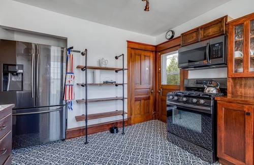 Downtown Apartment | Quaint Blast from the Past - Walk to Lake Michigan, Riverwalk and 8th St Shops!