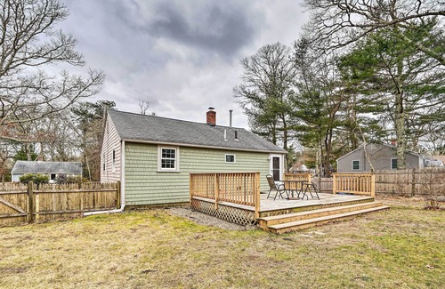 Cataumet House | Quaint & Bright Pocasset Cottage: ~ 2 Mi to Beach!