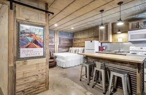 Rockport Cottage | Quaint cabin super close to the marina, restaurants and activities!