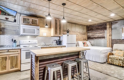 Rockport Cottage | Quaint cabin super close to the marina, restaurants and activities!