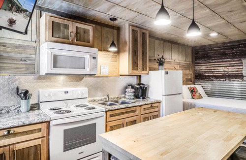 Rockport Cottage | Quaint cabin super close to the marina, restaurants and activities!