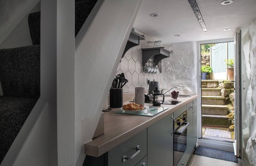 Dolgellau Cottage | Quaint, charming cottage featuring cosy log burner
