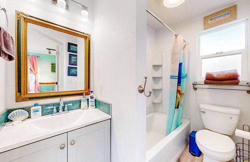 Chico Apartment | Quaint Chico hideaway with open layout, smart TV, Galanz fridge, patio, & AC