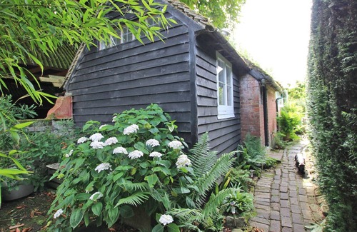 Willesborough House | Quaint Converted Stable in Central Location Surrounded by Gardens