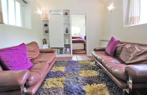 Willesborough House | Quaint Converted Stable in Central Location Surrounded by Gardens