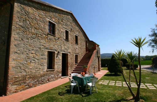Collesanto House | Quaint Cottage in Magione with Swimming Pool